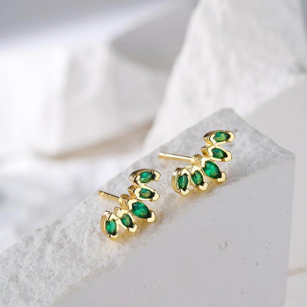 CZ curve earring in emerald & gold